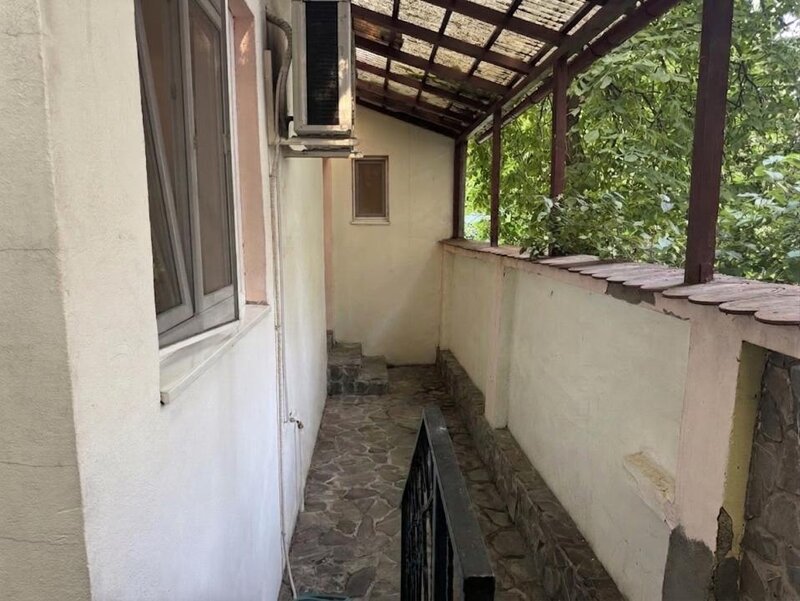 Trei camere, apartament boem pe o intrare linistita.