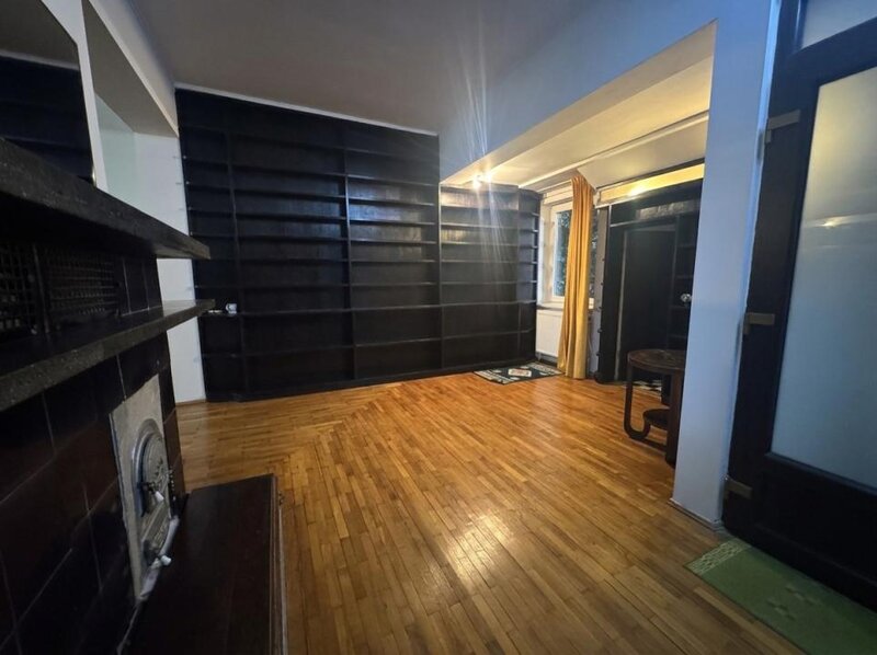 Trei camere, apartament boem pe o intrare linistita.