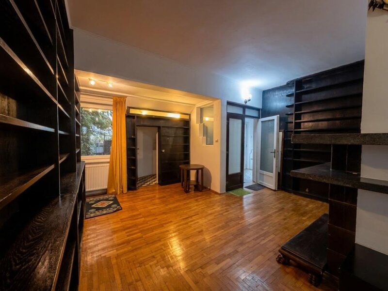 Trei camere, apartament boem pe o intrare linistita.