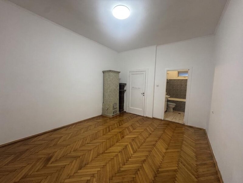Trei camere, apartament boem pe o intrare linistita.