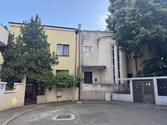 Trei camere, apartament boem pe o intrare linistita